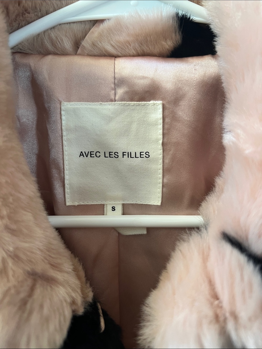 Avec Les Filles Blush Pink Faux Fur Coat with Black Star Print - Picture 2 of 4